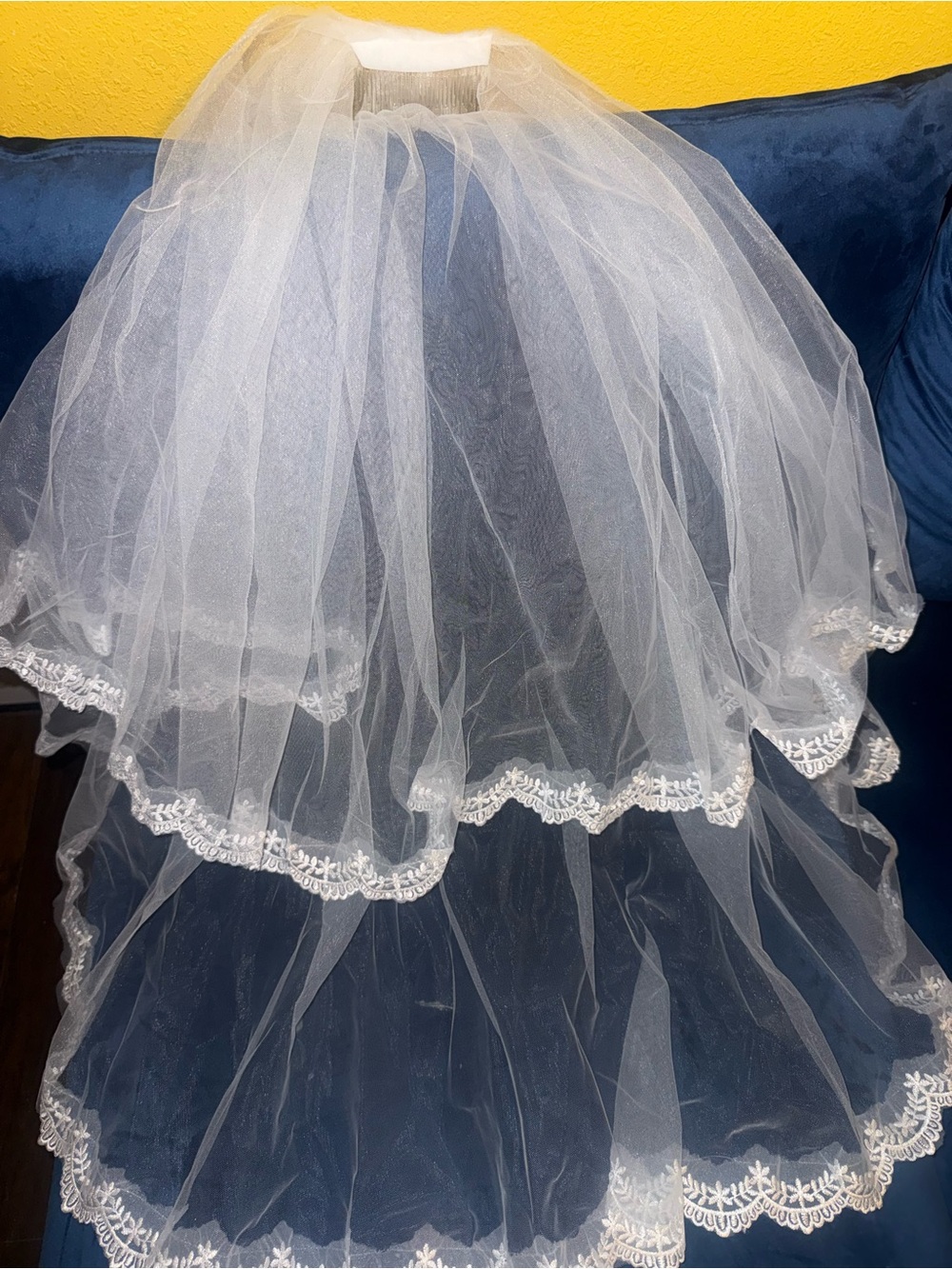 White Double-Tier Bridal Veil with Lace Trim (new)